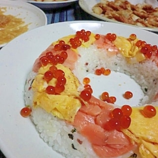 スモークサーモンと薄焼きたまごで花の押し寿司